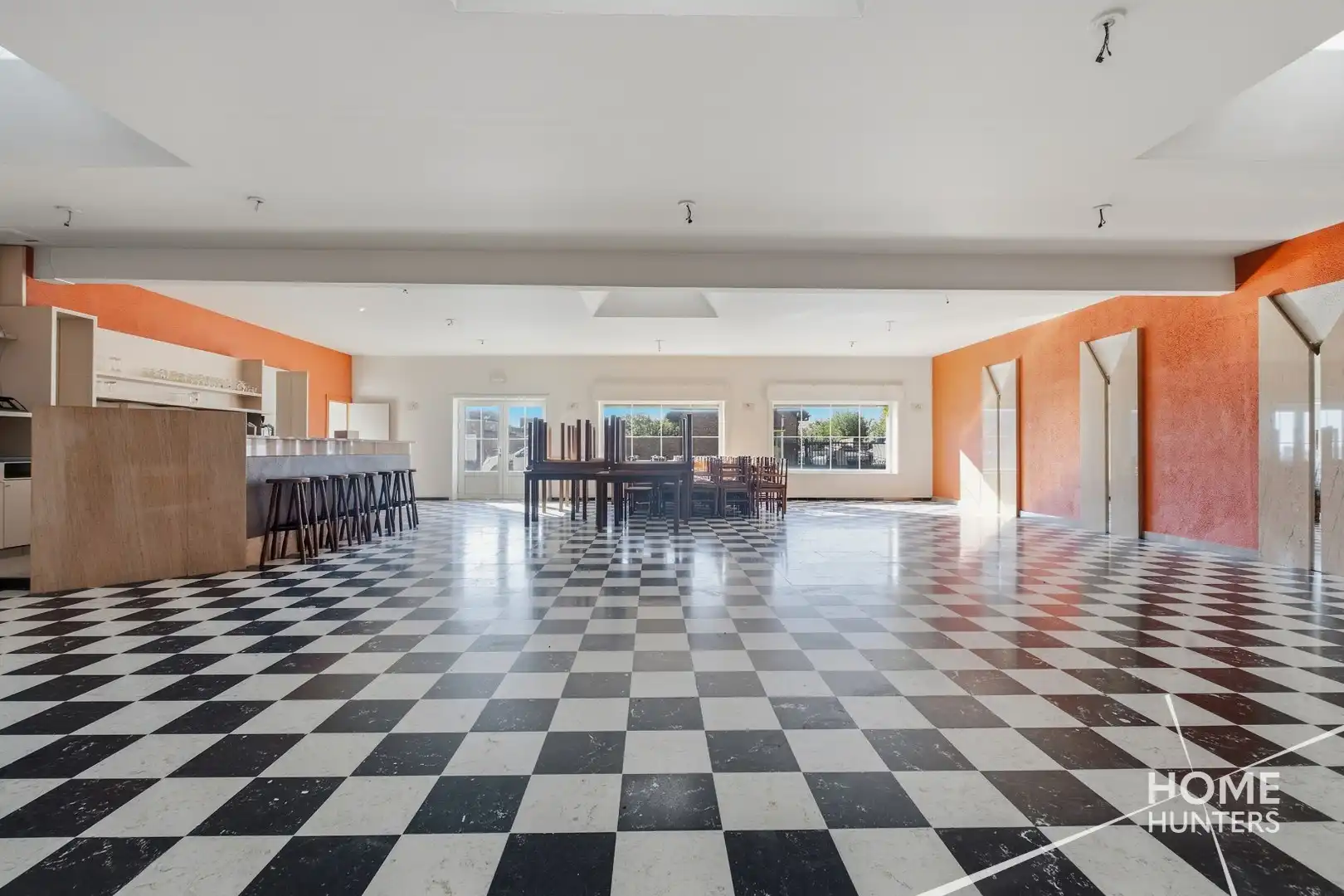 Café, feestzaal en woonst op ruim 1.400 m² met tal van mogelijkheden foto 4