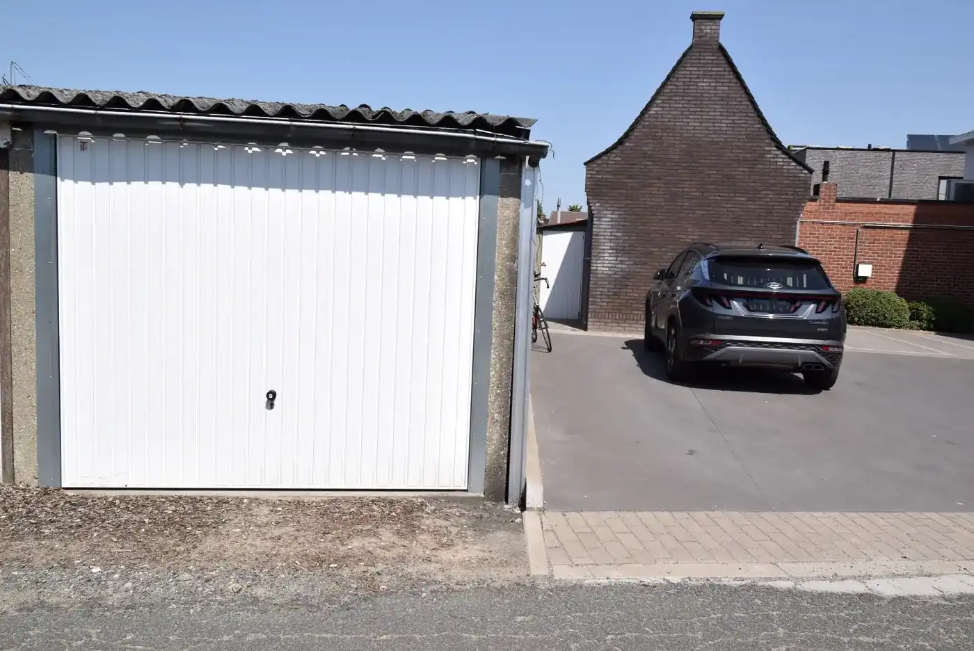 TWEE SLAAPKAMER APPARTEMENT MET GARAGE EN AUTOSTAANPLAATS CENTRUM RUMBEKE foto 10