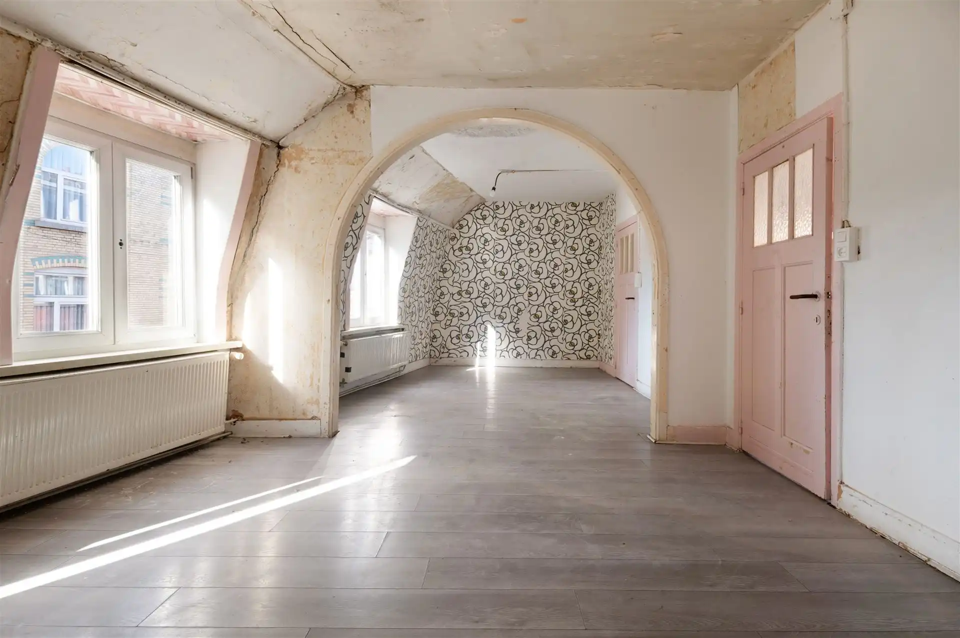 Renovatiepand met mogelijkheid tot 5 slpks op topligging! foto 10