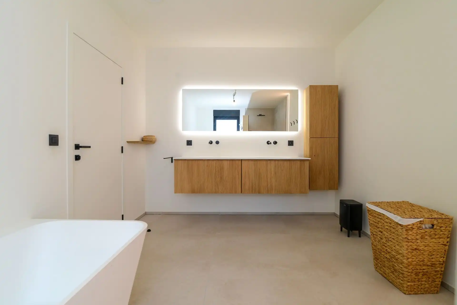 Stijlvolle en instapklare vrijstaande woning op een doodlopende straat  foto 23