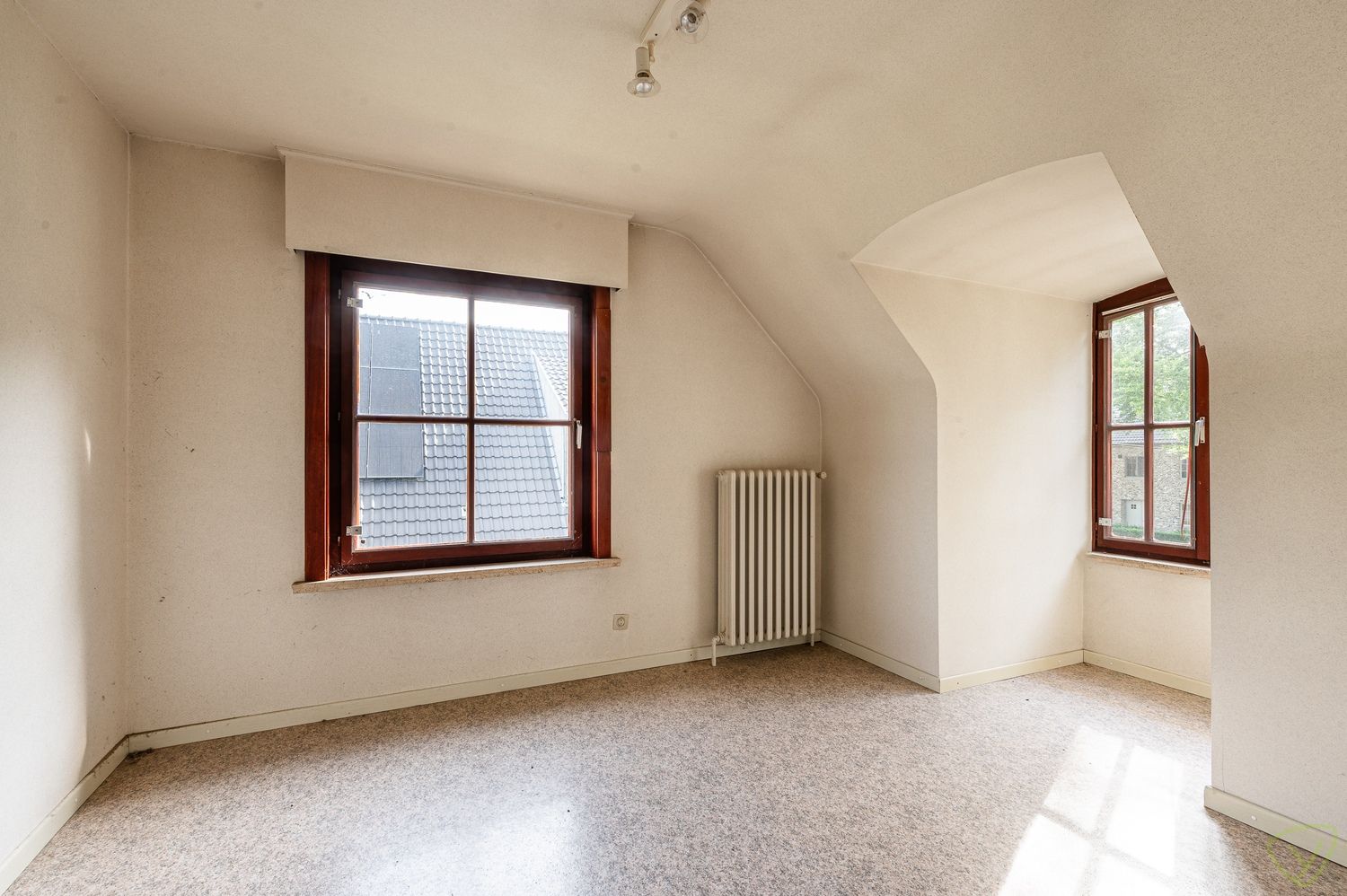 Vrijstaande te renoveren villa op uitzonderlijk groot perceel met bosgrond in Lembeke foto 17