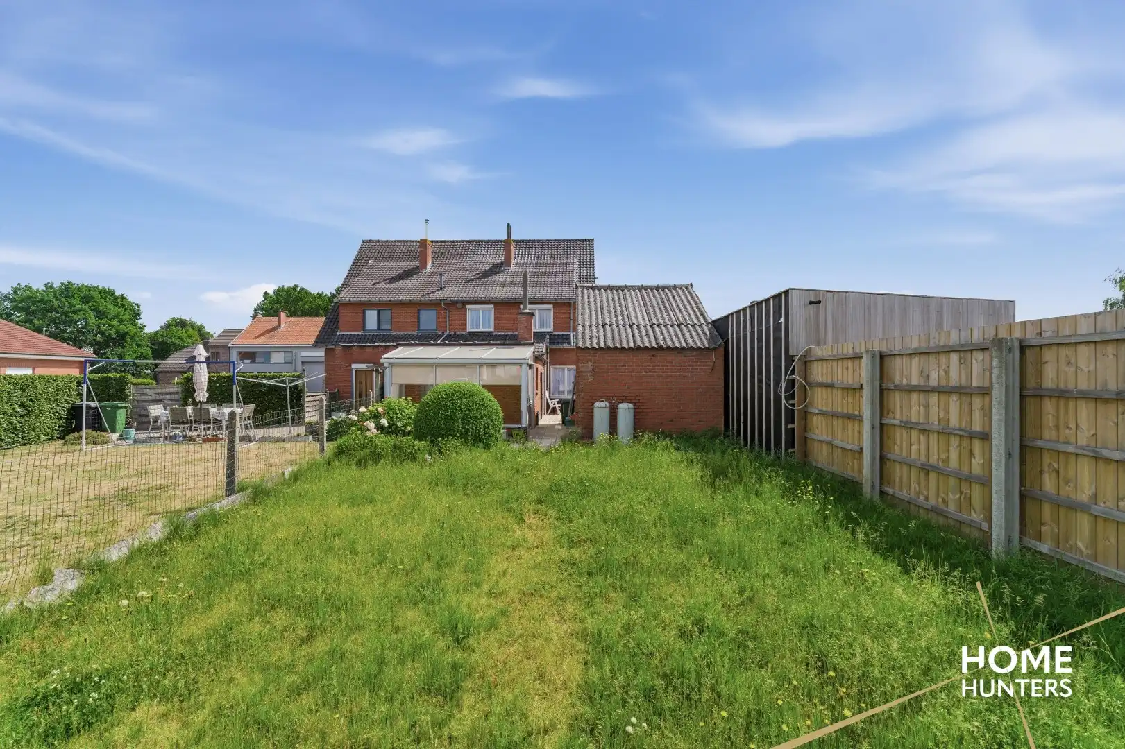 Charmante gezinswoning met zonnige tuin op toplocatie in Ieper foto 9