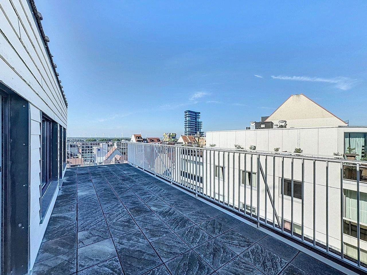 Tweede verblijf | Dakappartement met zijdelings zeezicht en zuidwestgericht terras. foto 5