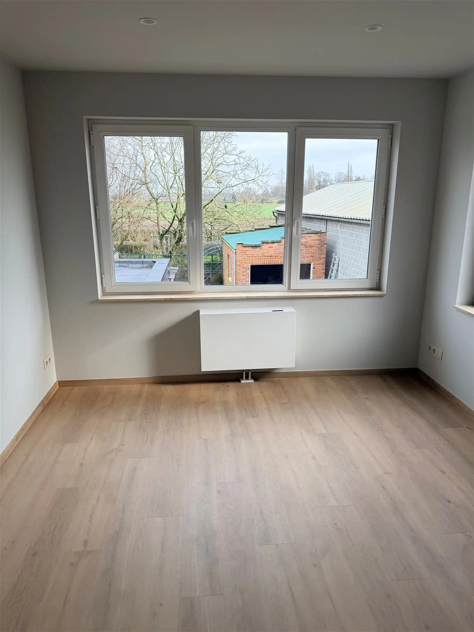 Woning in nieuwstaat, 3 slaapkamers, met tuin en garage foto 13