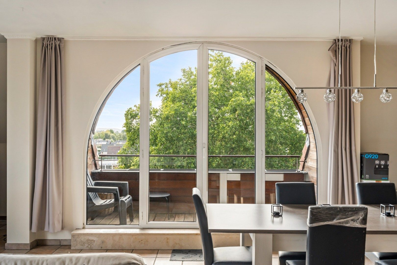 Dakappartement met 2 slaapkamers, 2 terrassen en lift in het centrum van Ieper foto 6