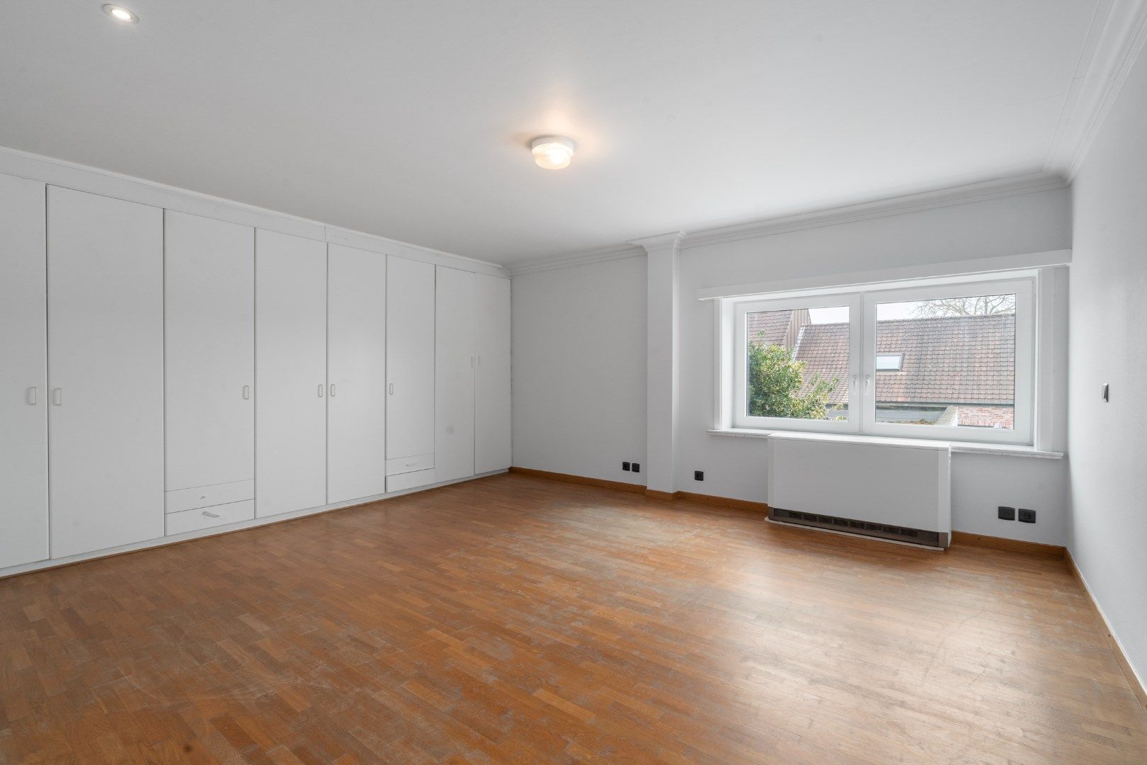 Magazijn met kantoren en conciërgewoning foto 13