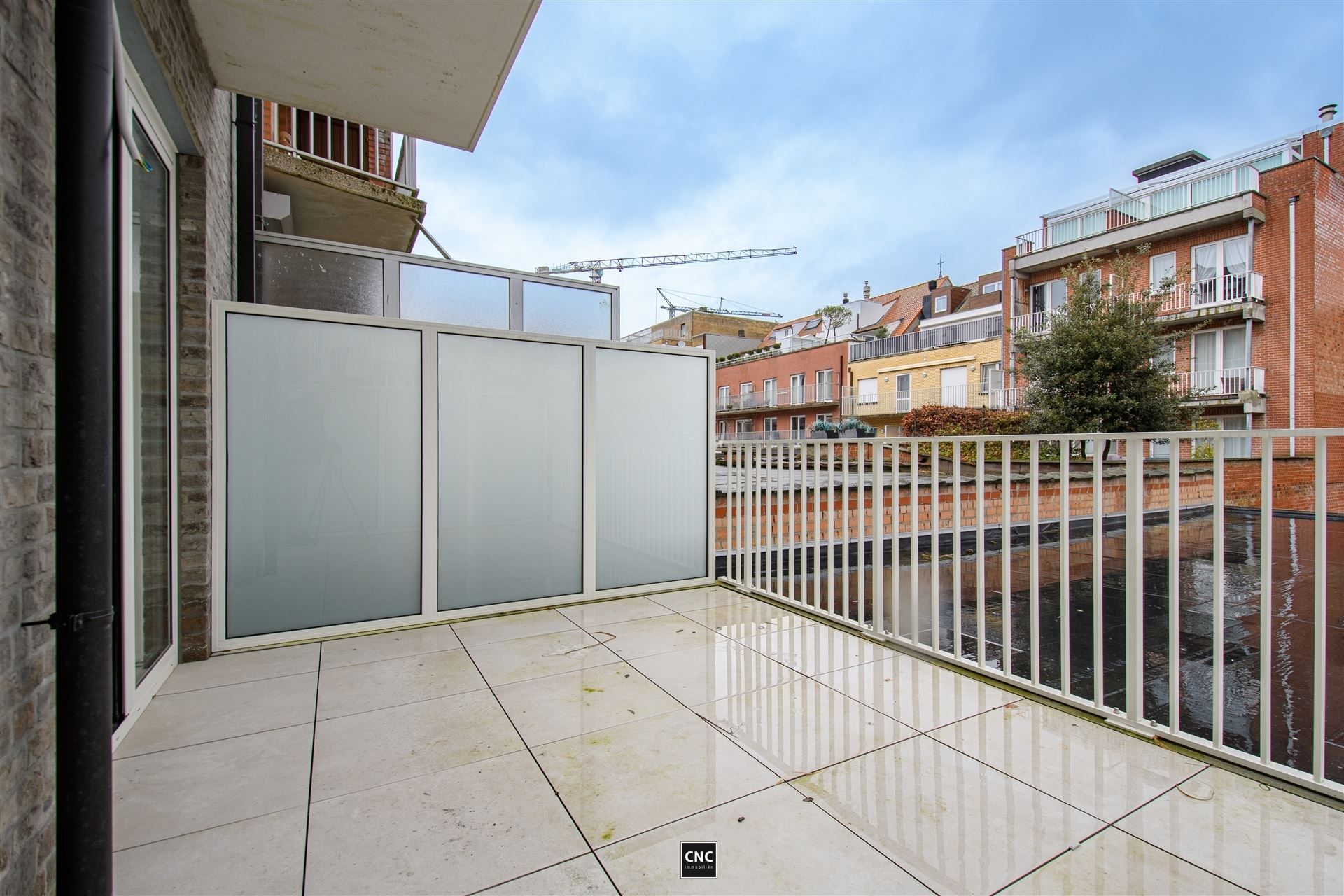 Zonnig en lichtrijk nieuwbouwappartement met 2 slaapkamers in het centrum van Knokke, in een zijstraat van de Dumortierlaan. foto 10