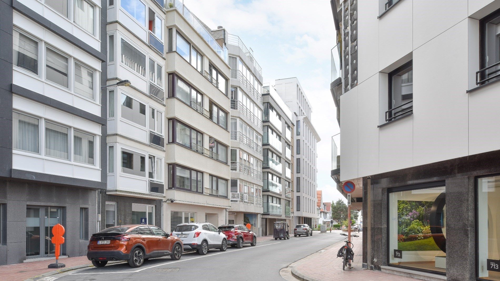 Appartement met zijdelings zeezicht gelegen tussen het Driehoeksplein en het  Albertplein in het Zoute. foto 18