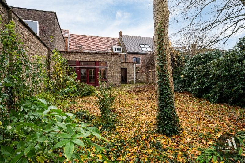 Hoofdfoto van de publicatie: Charmante en statige woning in centrum Eeklo