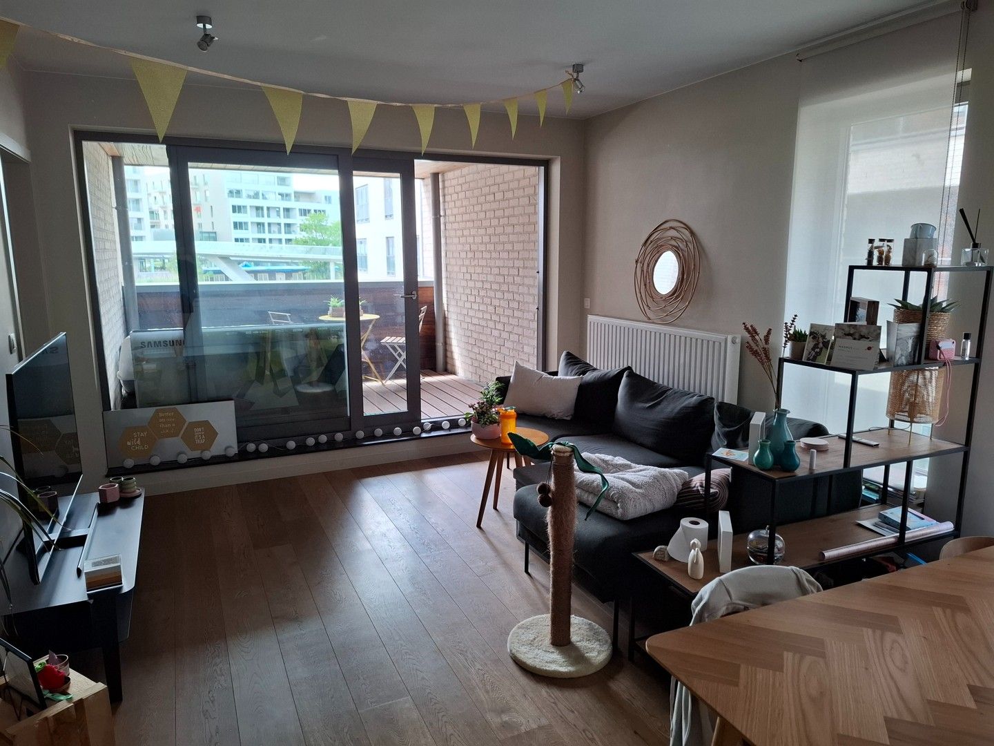 Stijlvol appartement met terras en autostaanplaats foto 2