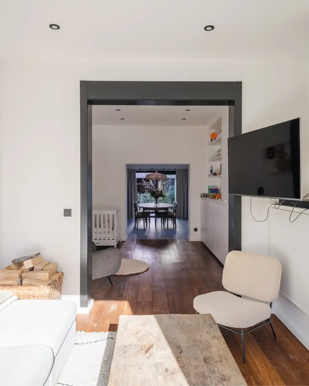 Instapklare en smaakvol gerenoveerde woning (3 slaapkamers – 2 badkamers) met tuin nabij het Paul de Smet de Naeyerpark. foto 4