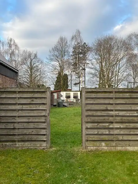 Stuk bouwgrond van 417 m² voor gesloten bebouwing, naast nr. 44  (breedte stuk grond +/- 8m). foto 3