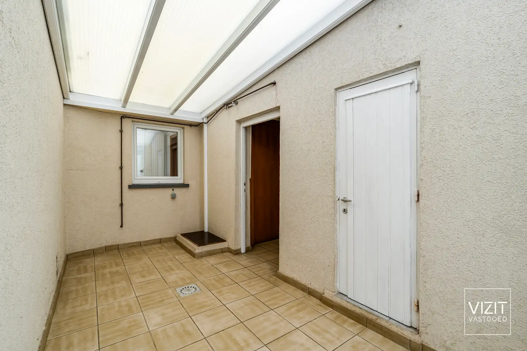 Halfopen woning met tuin en garage foto 18