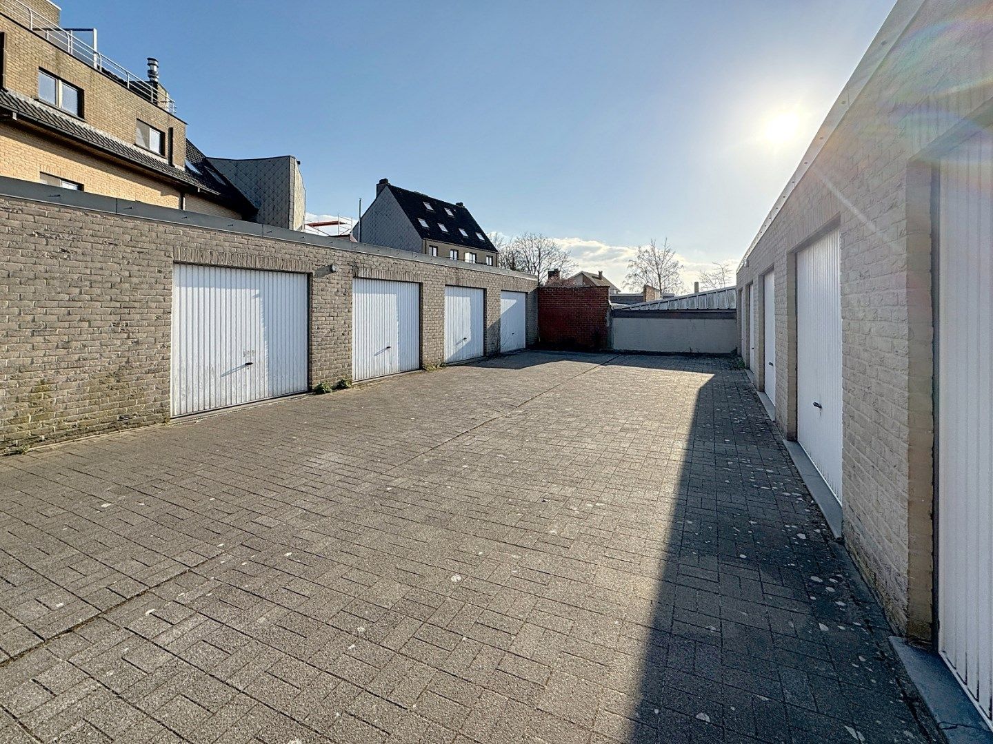 Recent en centraal gelegen appartement met garage foto 14