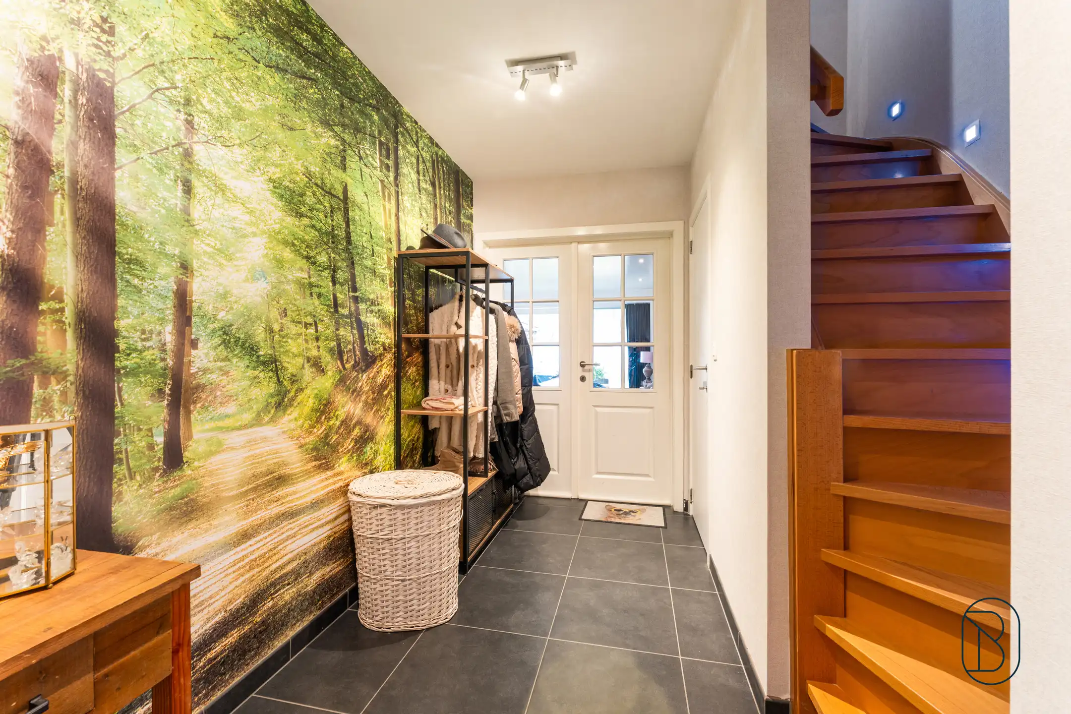 Instapklare woning met 4+ kamers, tuin, oprit en garage foto 4