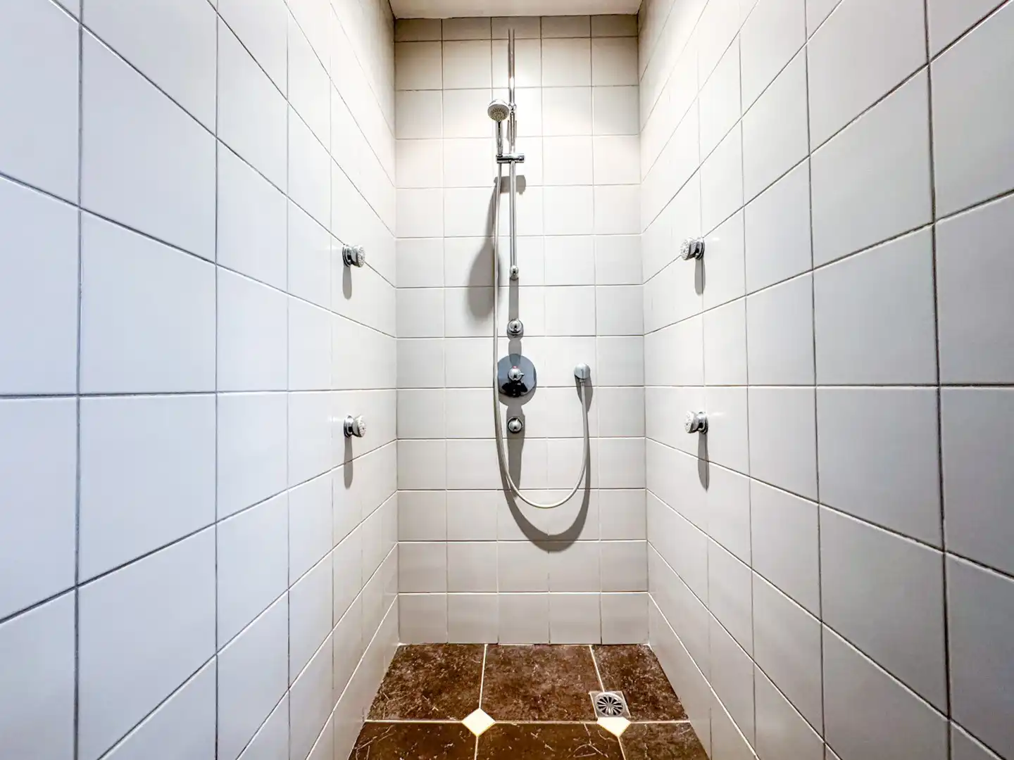 Eigendom met loods, zwembad en multifunctionele bureauruimte op een perceel van ca. 2.700 m² foto 14