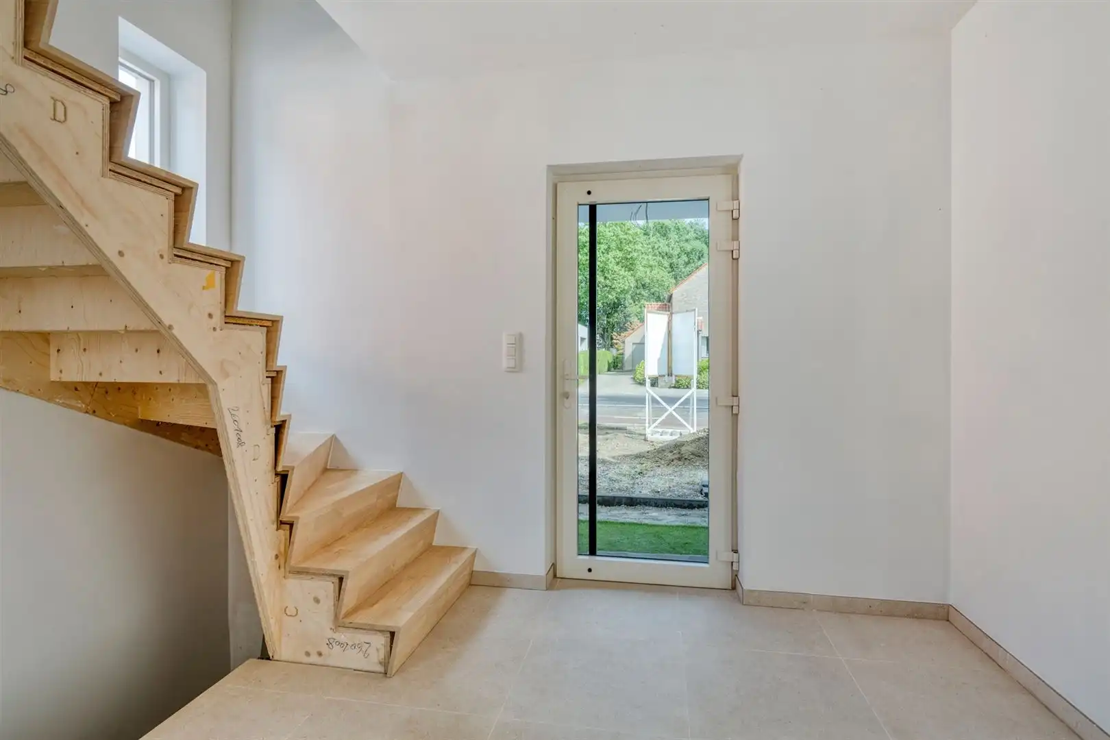 TE KOOP: Volledig gerenoveerde en instapklare woning met 3 slaapkamers te Koersel! foto 3