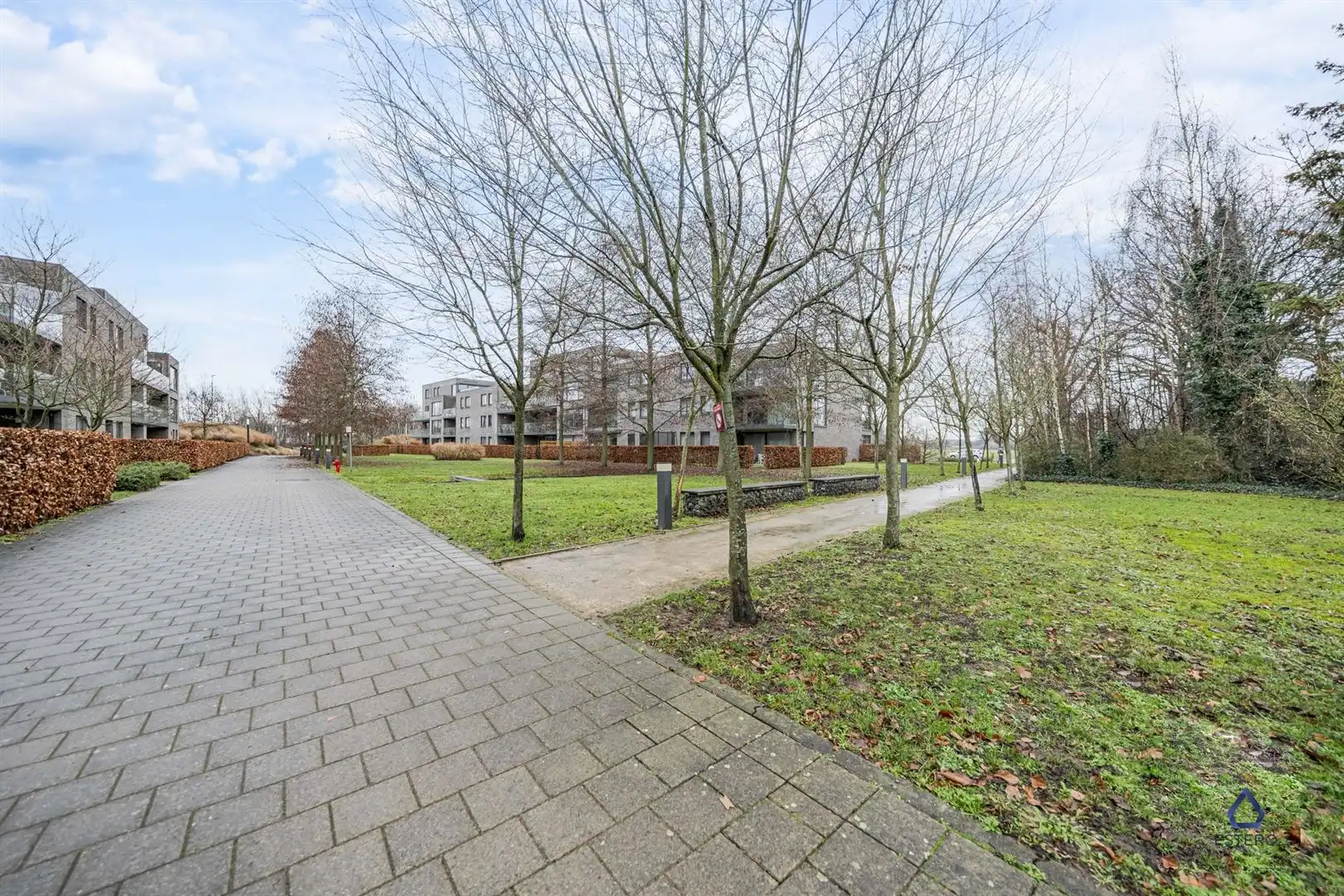 Instapklaar 2-slaapkamer appartement met terras en parking  foto 15