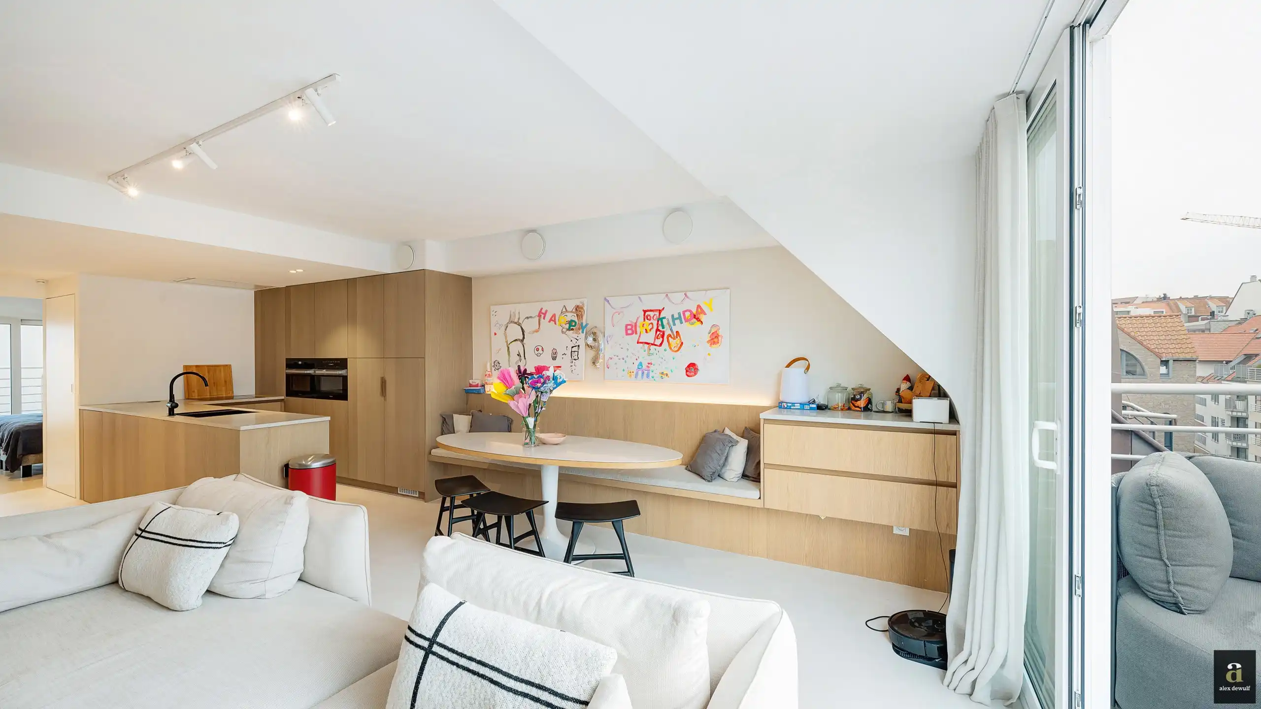 Instapklaar duplexappartement met 3 slaapkamers en terrassen. foto 2