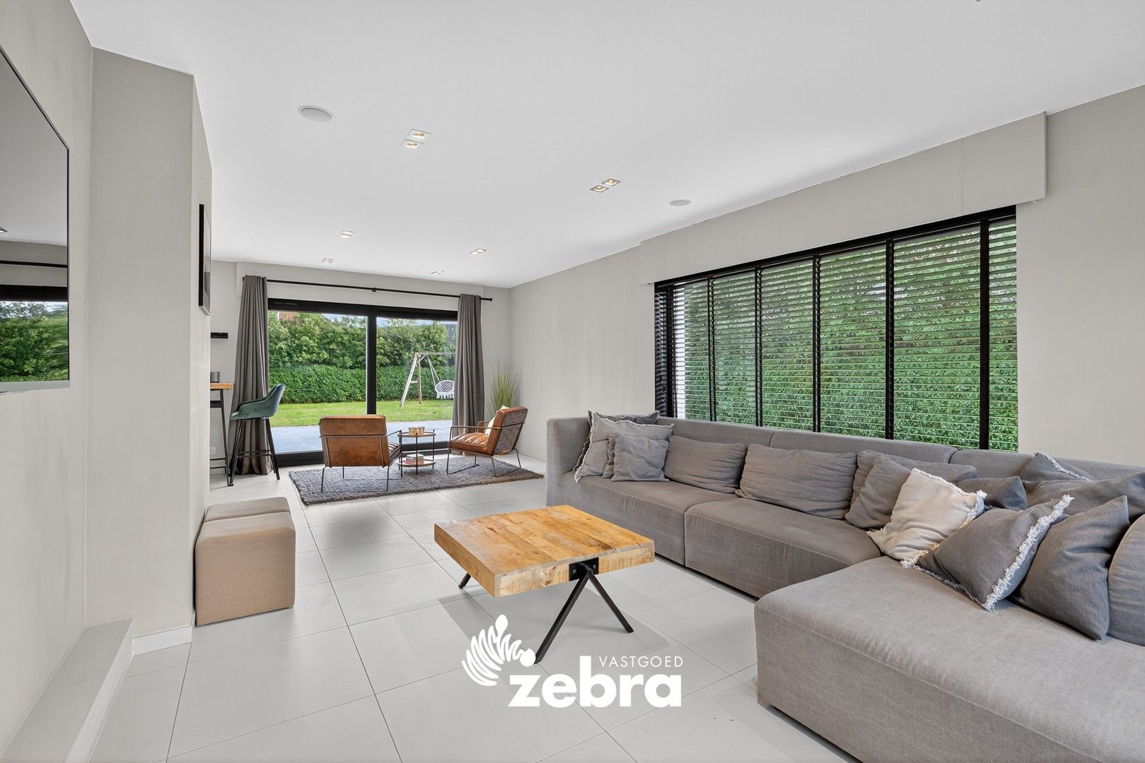 Charmante, gerenoveerde woning op toplocatie in de Bosmolens te Izegem! foto 4