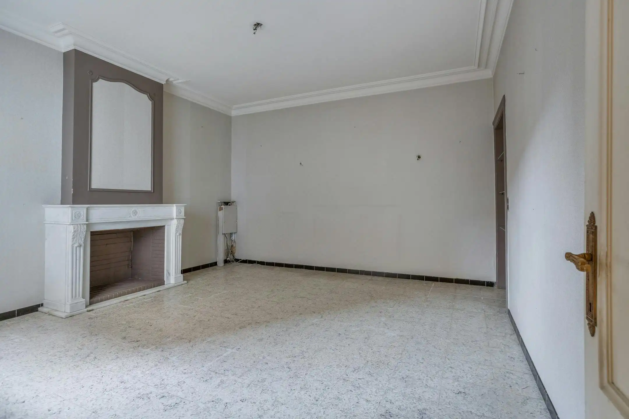 Handelspand met woning in centrum Veurne. foto 18