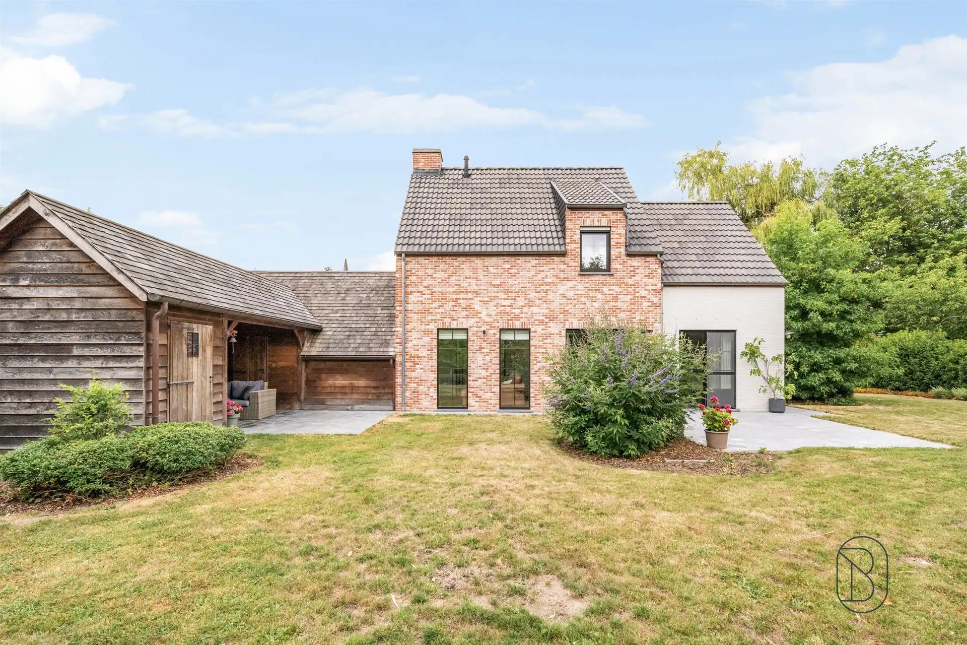 Stijlvolle pastoriewoning op rustige locatie foto 4
