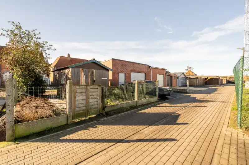 Halfopen woning met uitweg in centrum Ingelmunster. foto 17