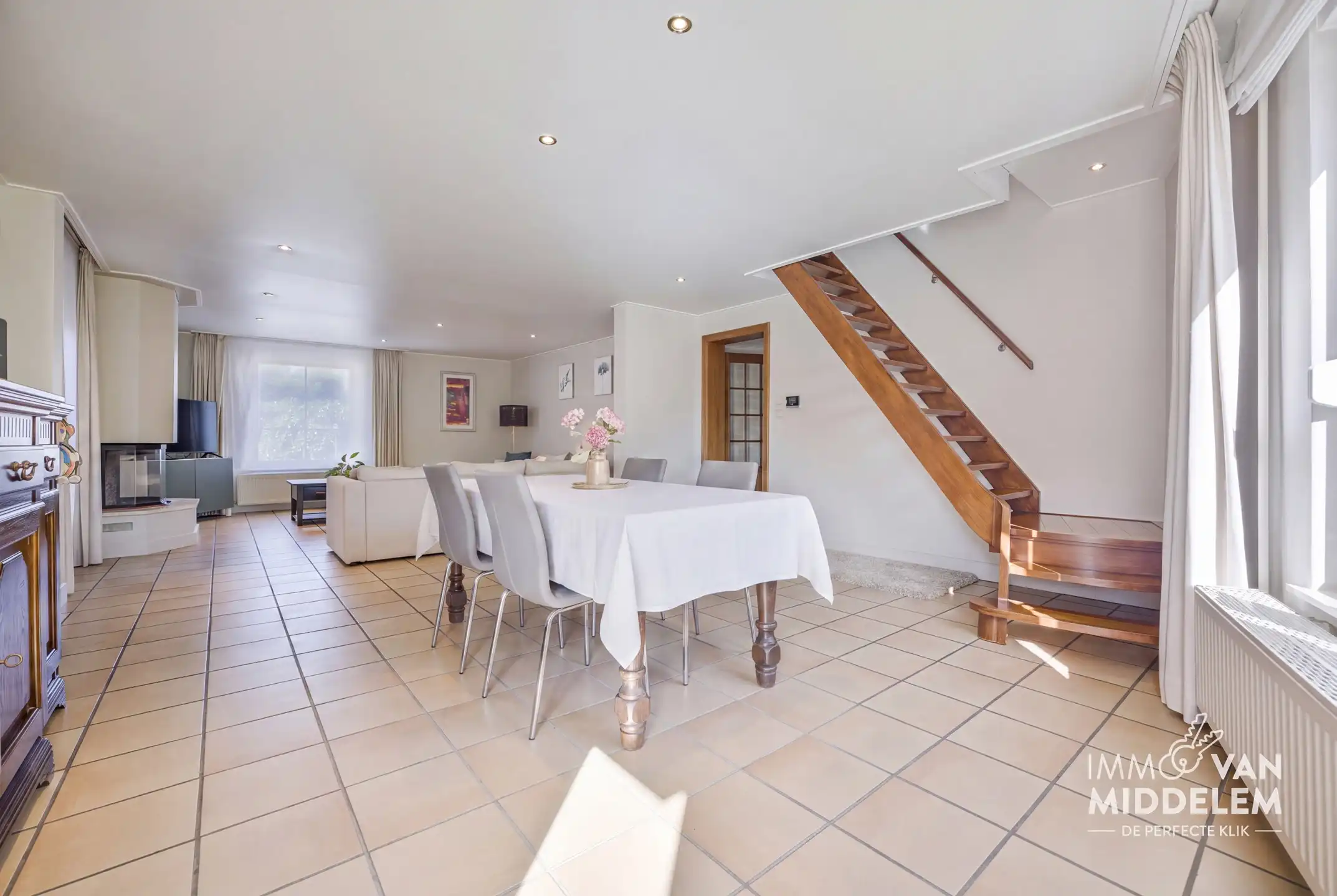 INSTAPKLARE WONING MET 4 KAMERS, TUIN EN GARAGE foto 4