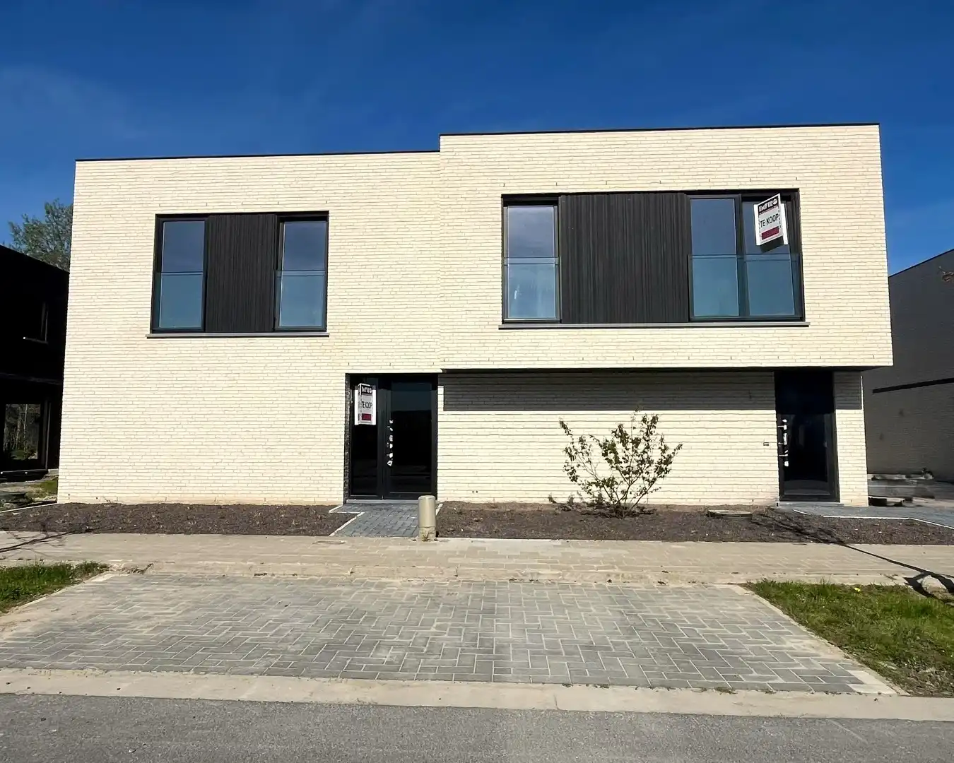 Moderne woningen in Roeselare (Beveren) foto {{pictureIndex}}