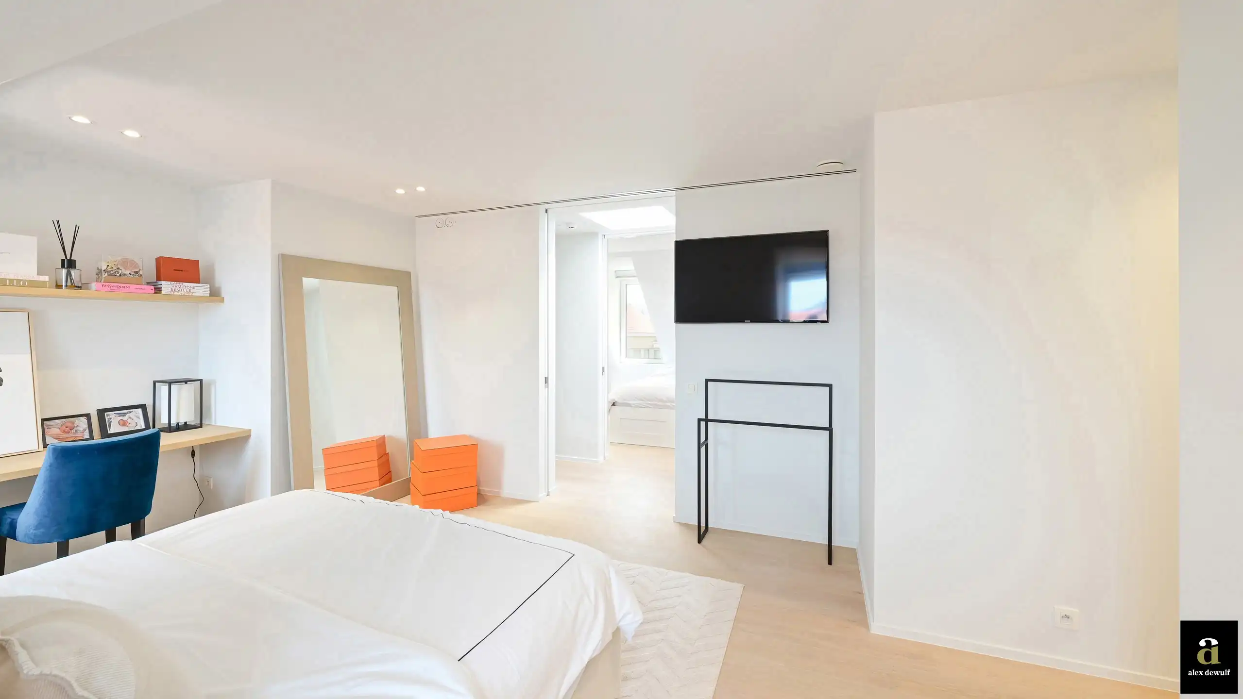 Licht en modern duplexappartement, gelegen vlakbij Zeedijk en Rubensplein. foto 19