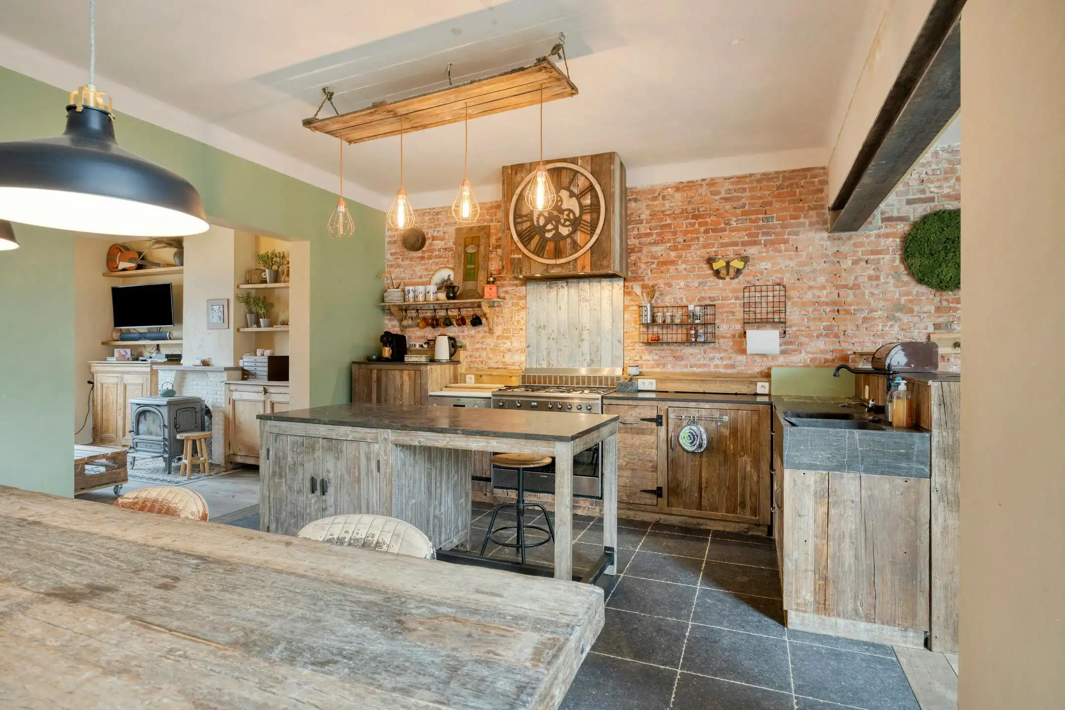 Gerenoveerde woning met bijgebouw te koop in Oud-Turnhout. foto 6