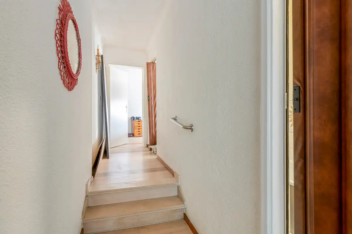 WONING MET BURELEN EN MAGAZIJN TE TONGEREN LANGS N79. foto 47