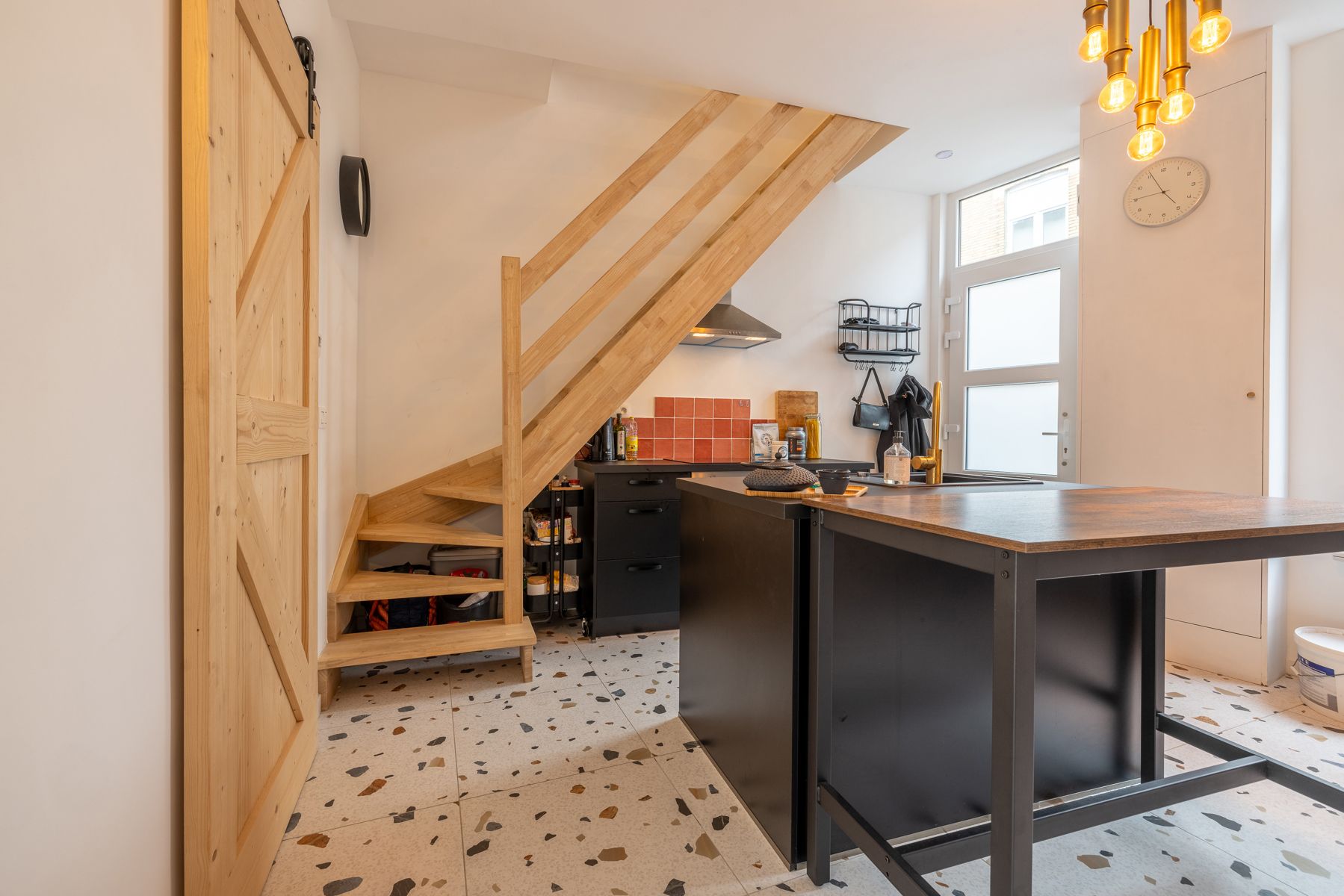 Vernieuwde woning met 1 slaapkamer en koer te koop! foto 5