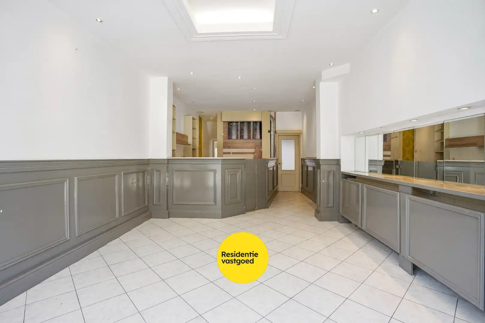 Goed gelegen gebouw op 117m² te De Panne bestaande uit een handelsruimte en woonst.  foto 4