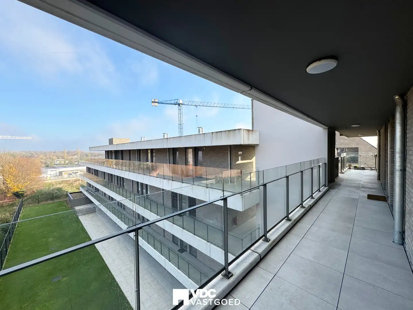 Ruim en modern duplex-appartement met 3 slaapkamers en twee parkeerplaatsen foto 2