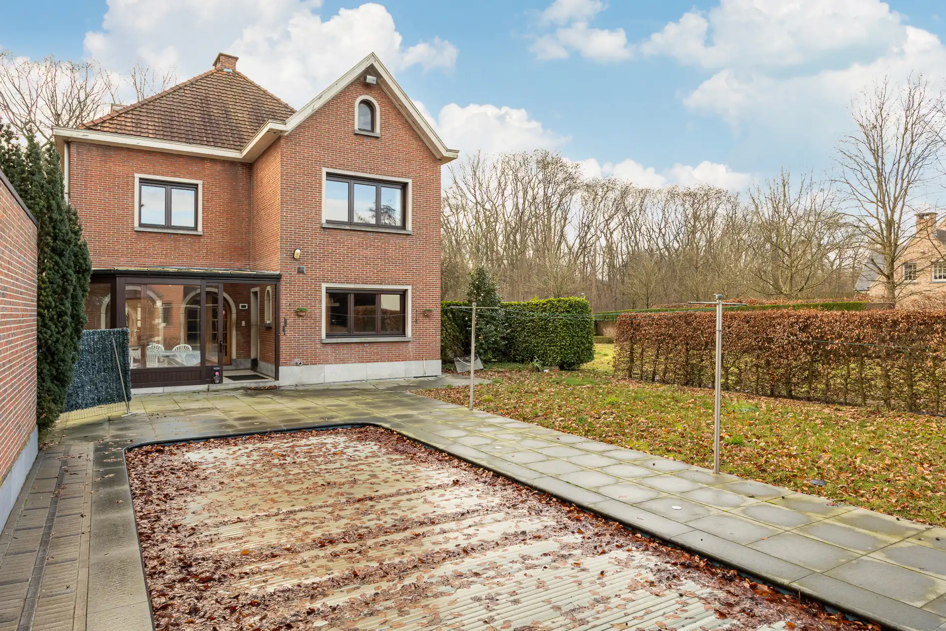 Ruime villa met garage en zwembad + bouwgrond + 2 magazijnen foto 23