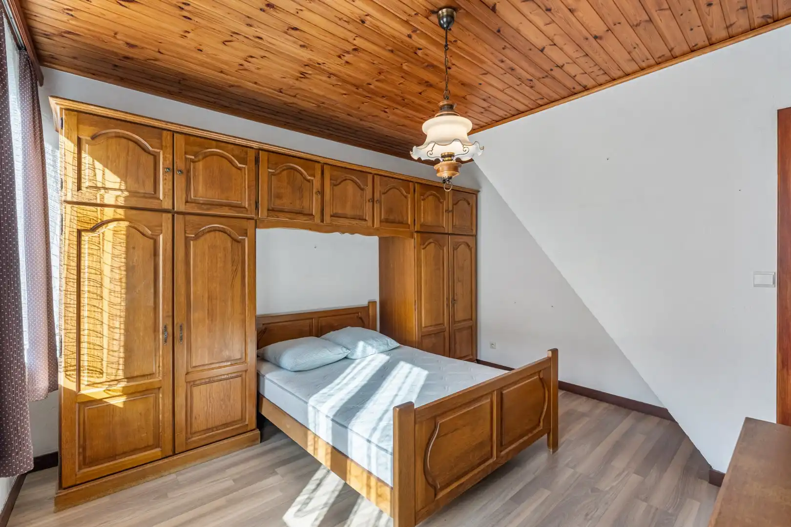 Rijwoning met veel potentieel en authentieke elementen te Evere foto 14