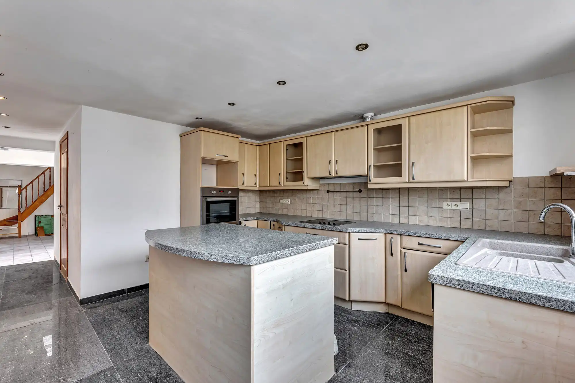 Charmante woning met uitbreidingsmogelijkheden te Meerbeke foto 9