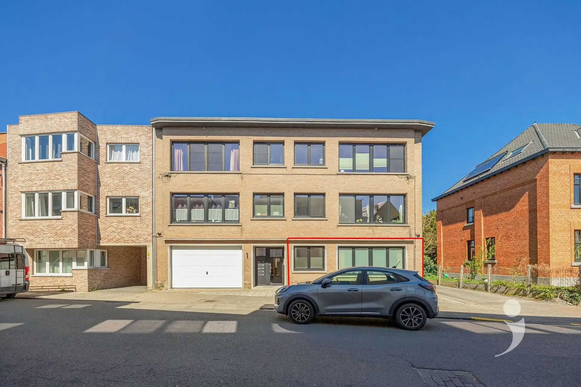 Gerenoveerd appartement met 2 slaapkamers, garagebox en staanplaats foto 24