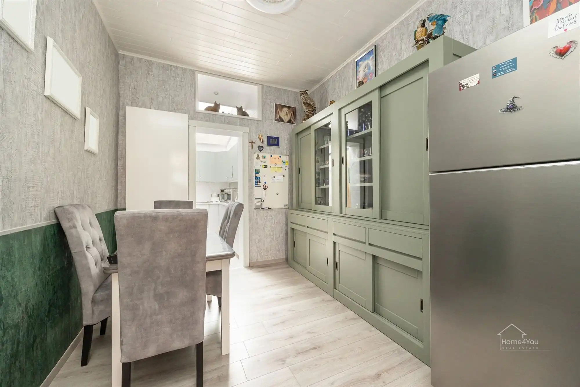 Gerenoveerde woning met vier slaapkamers in Merksem! foto 4