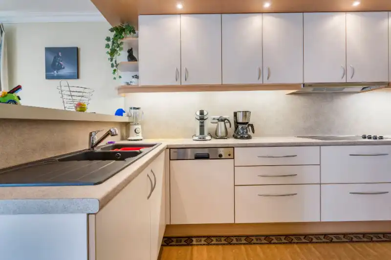 Dit uitstekend onderhouden appartement is zeer goed gelegen op een boogscheut van centrum Evergem. foto 6