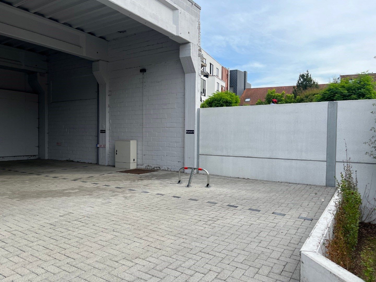 Uitstekend gelegen parkeerplaats in centrum Gavere foto 2