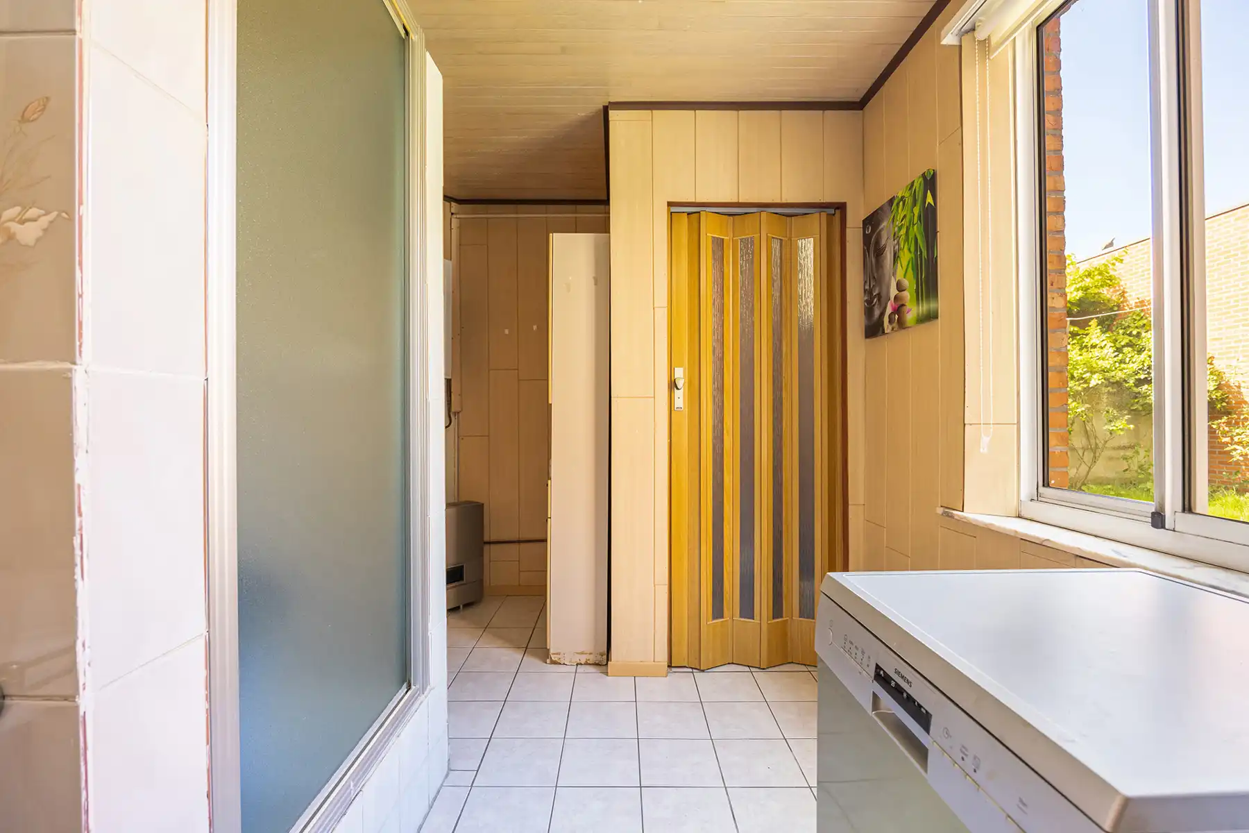CENTRAAL GELEGEN WONING MET ZONNIGE TUIN EN STERK POTENTIEEL foto 10