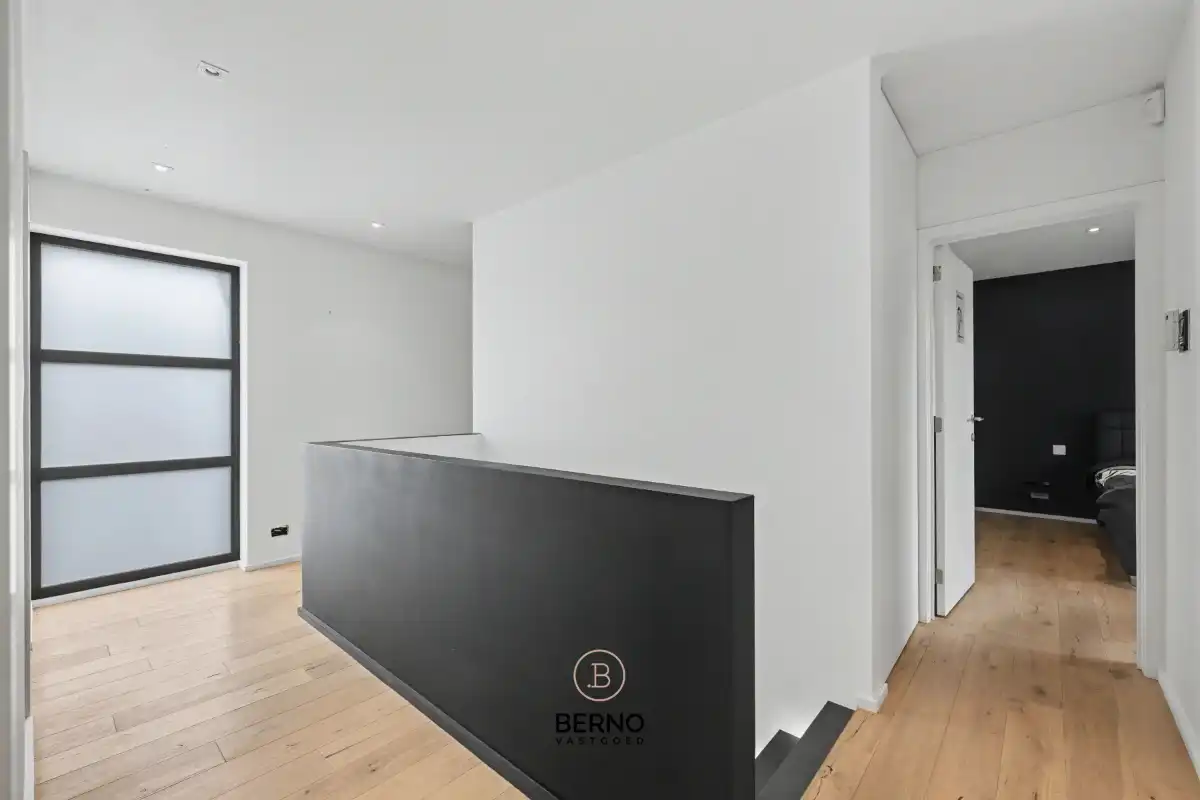 Exclusieve en moderne villa met luxe afwerking foto 12