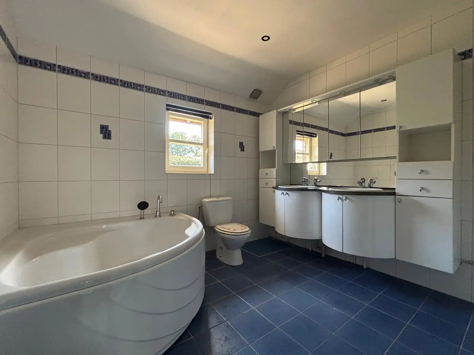 Vrijstaande (gemeubileerde) woning met zwembad en tuin foto 11
