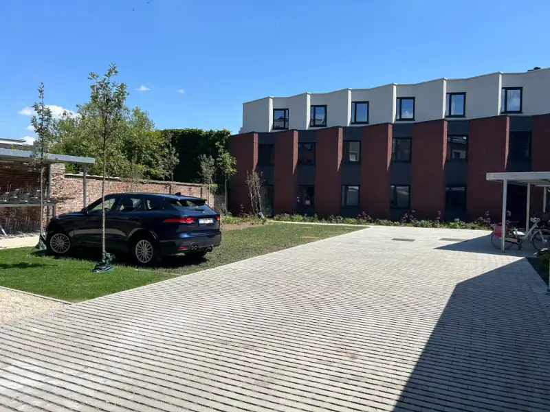 Nieuwe studentenkamer op een top locatie in centrum Kortrijk met zicht op plein. foto 15