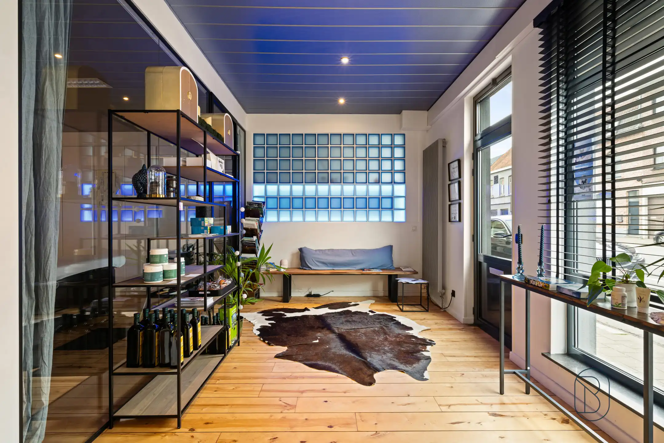 Topgelegen handelspand met verhuurd duplexappartement foto 4