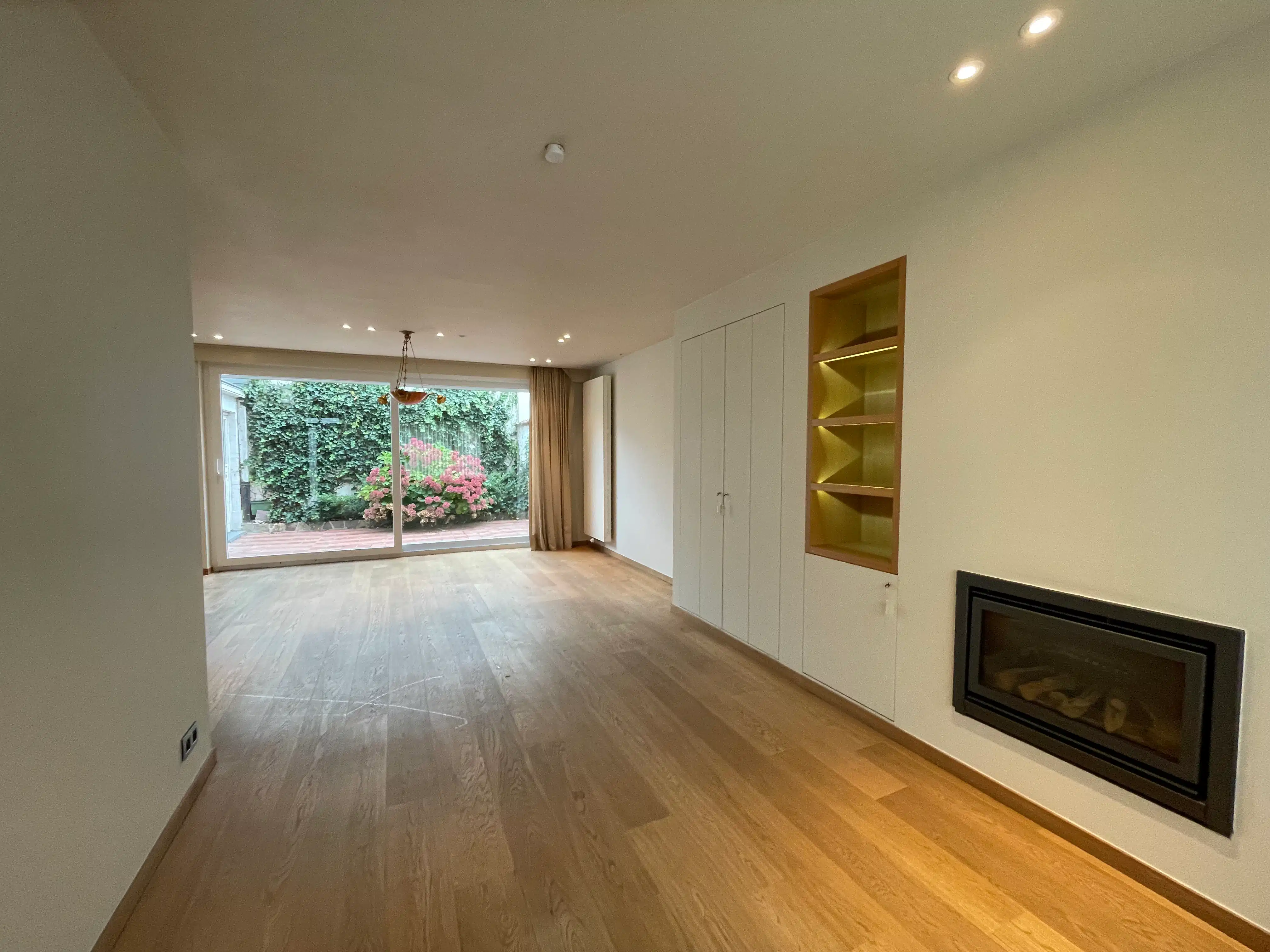 Ruime vier-slaapkamer BURGERWONING + garage & groot terras foto 14