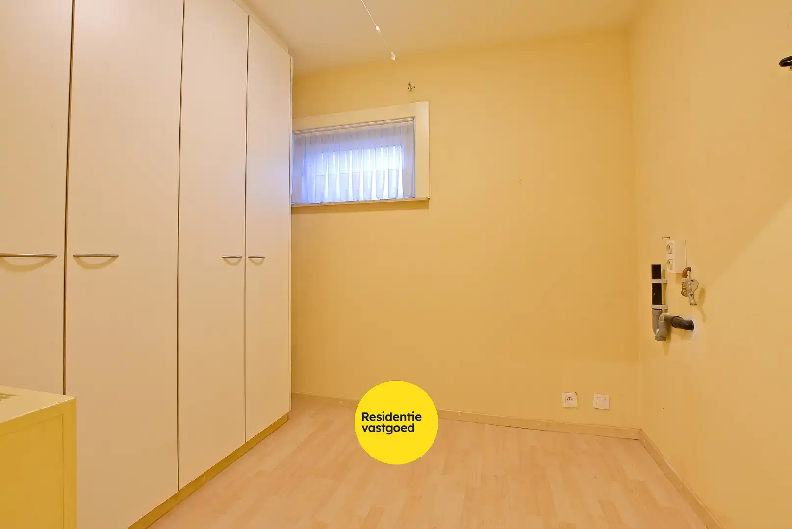 Prachtige 2/3-slaapkamer appartement (112m² + 12m²) in de winkelstraat van Nieuwpoort-stad. foto 9