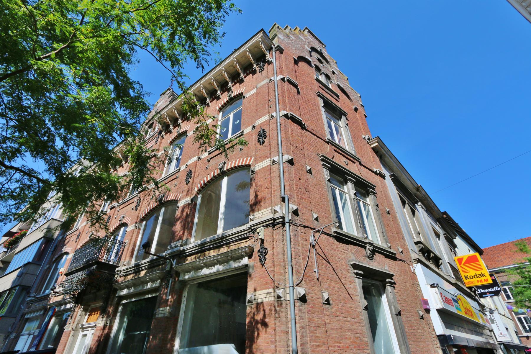 Geklasseerd gebouw centrum - veel mogelijkheden - 730 m² foto 3